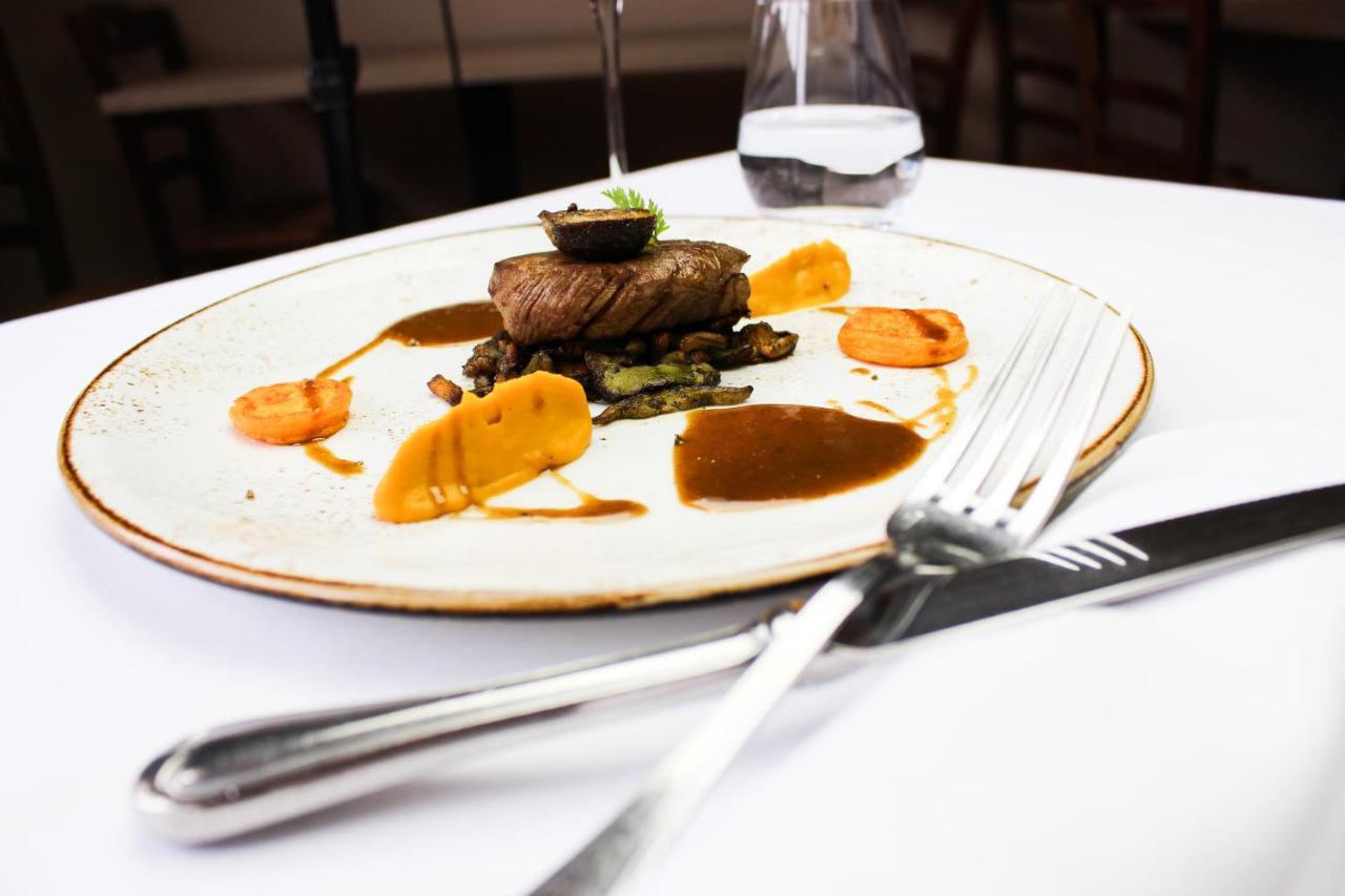 Hotel-Restaurant La P'Tite Auberge Lillebonne Екстериор снимка
