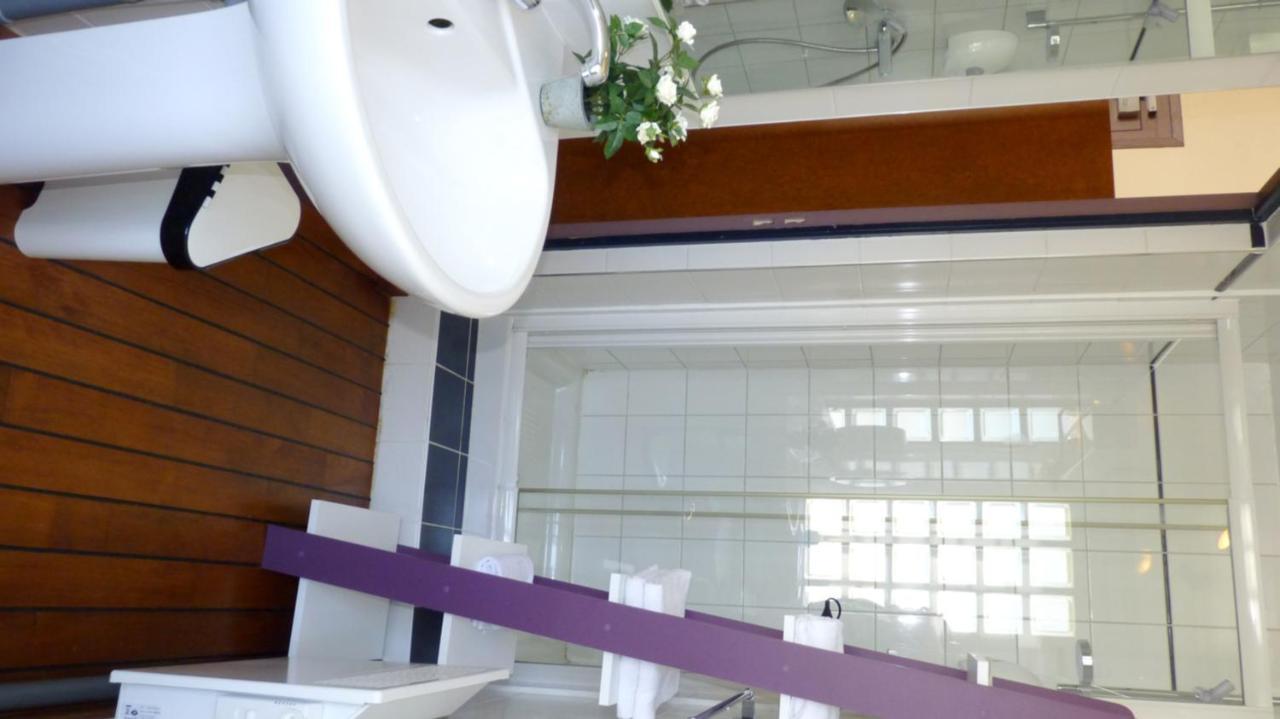 Hotel-Restaurant La P'Tite Auberge Lillebonne Екстериор снимка