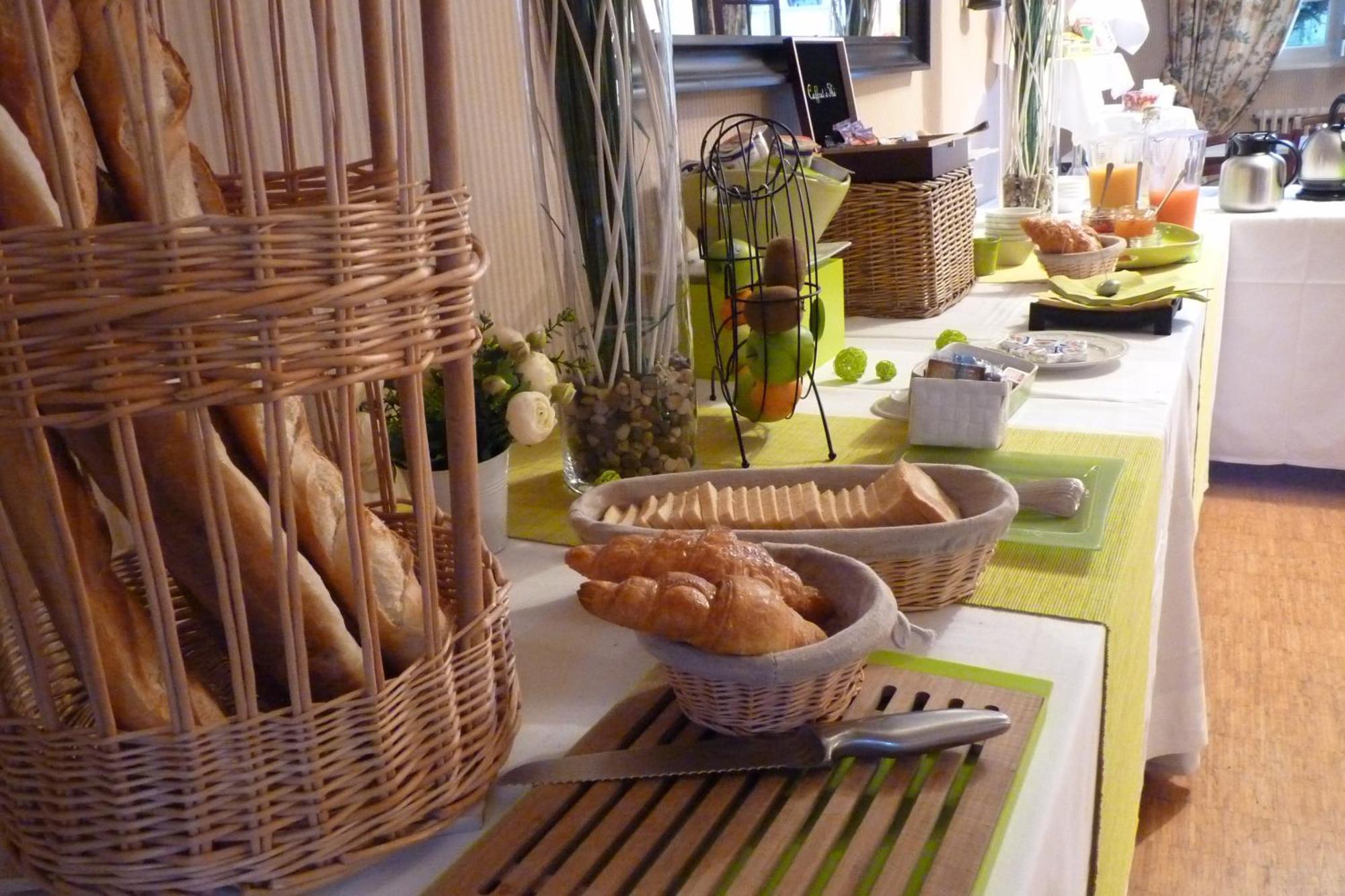 Hotel-Restaurant La P'Tite Auberge Lillebonne Екстериор снимка