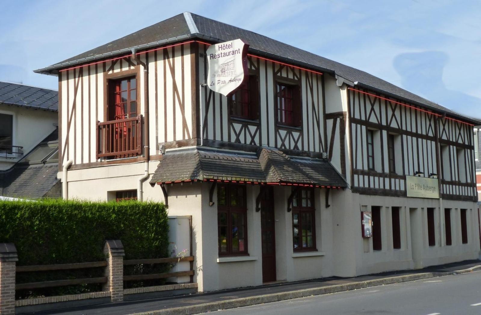 Hotel-Restaurant La P'Tite Auberge Lillebonne Екстериор снимка