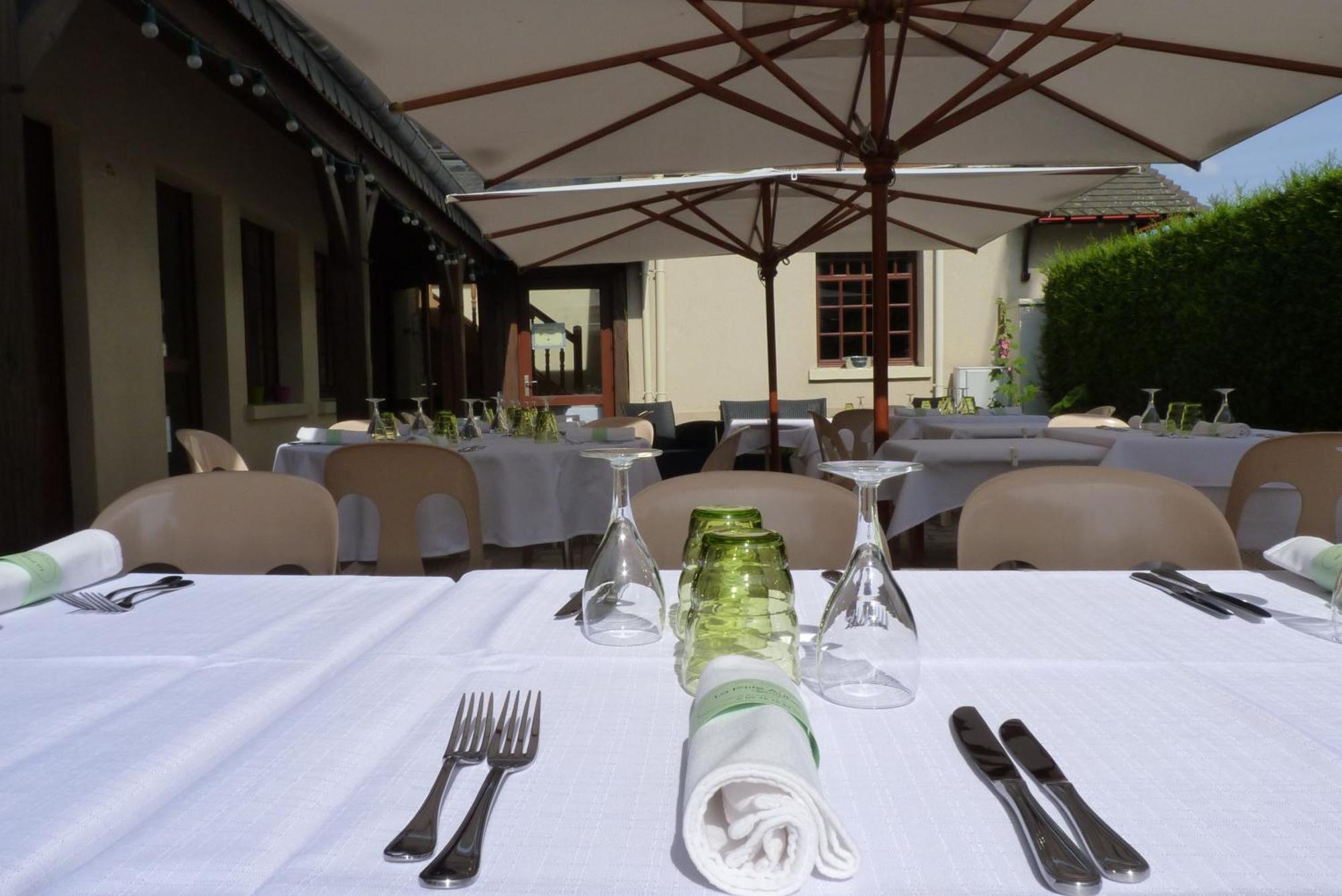 Hotel-Restaurant La P'Tite Auberge Lillebonne Екстериор снимка