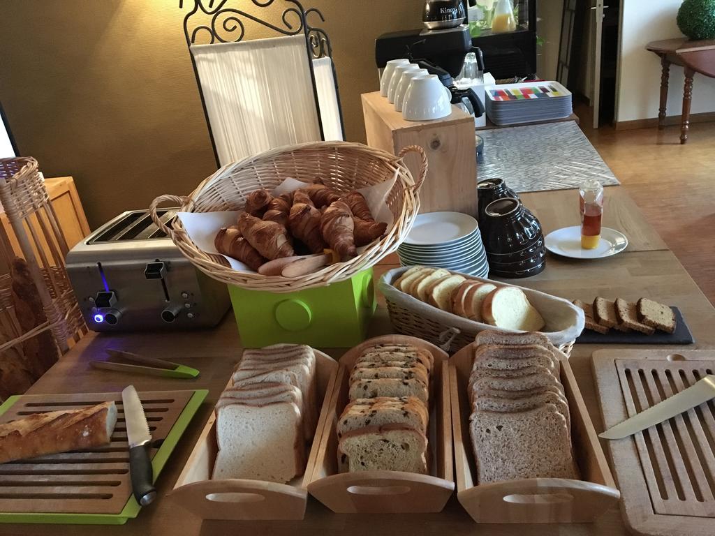Hotel-Restaurant La P'Tite Auberge Lillebonne Екстериор снимка