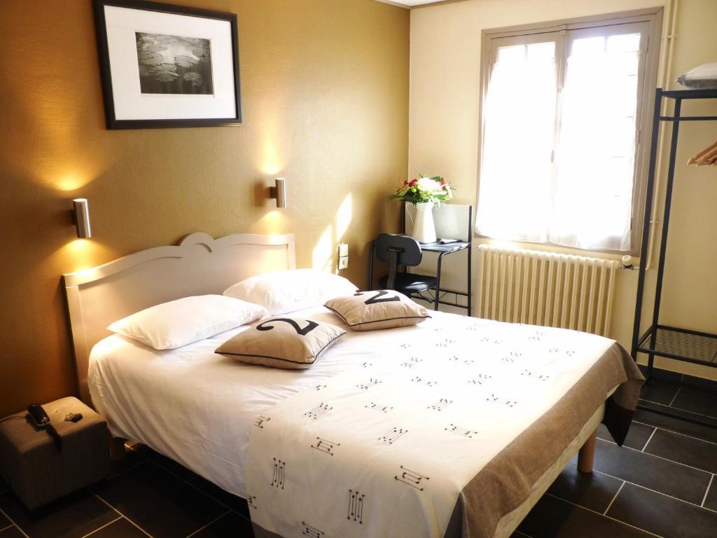 Hotel-Restaurant La P'Tite Auberge Lillebonne Стая снимка