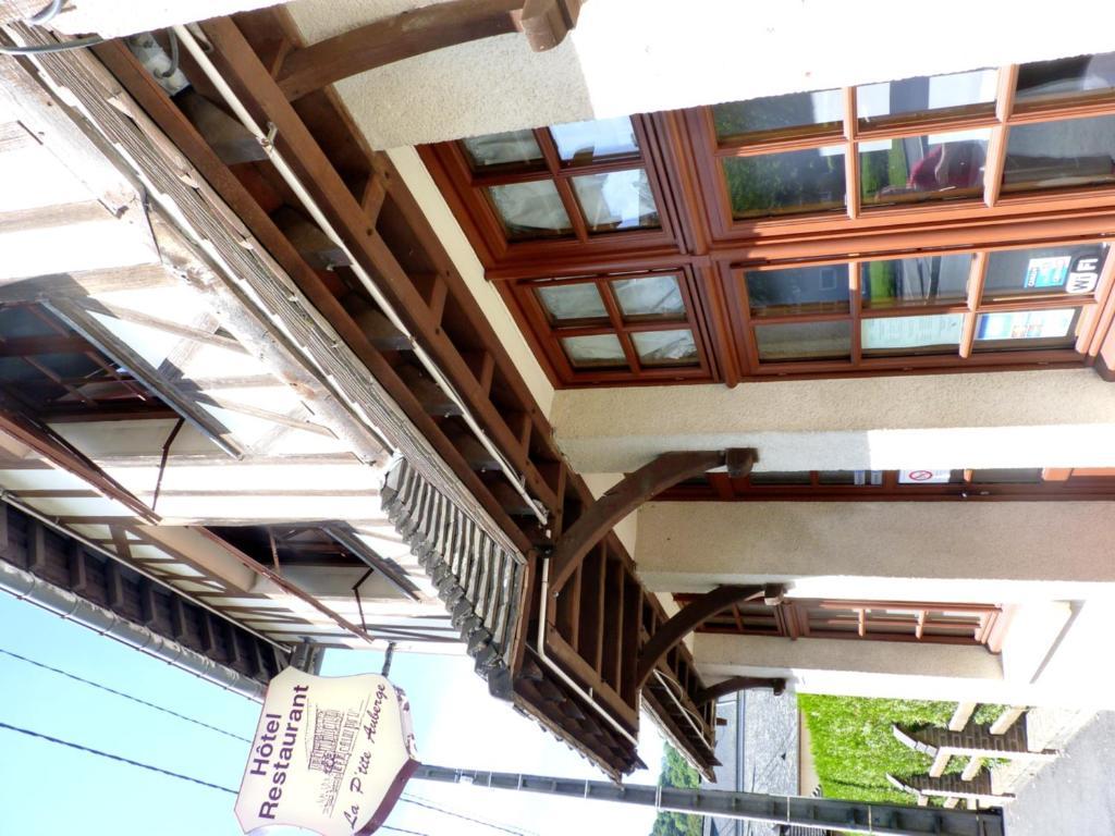 Hotel-Restaurant La P'Tite Auberge Lillebonne Екстериор снимка