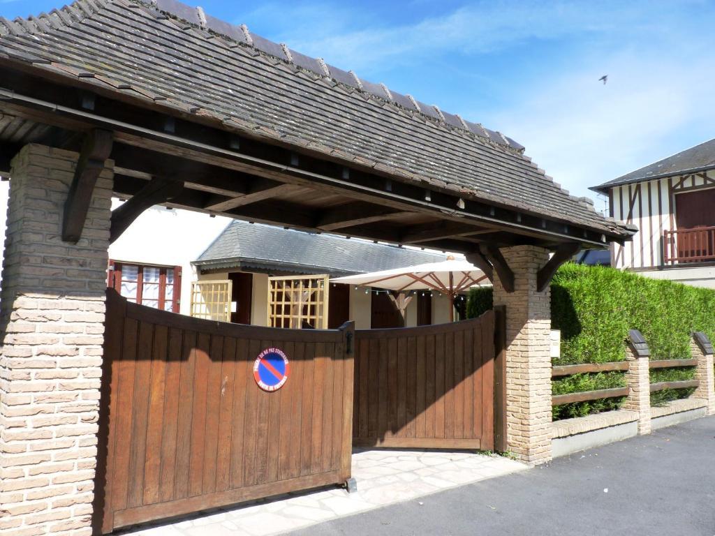 Hotel-Restaurant La P'Tite Auberge Lillebonne Екстериор снимка