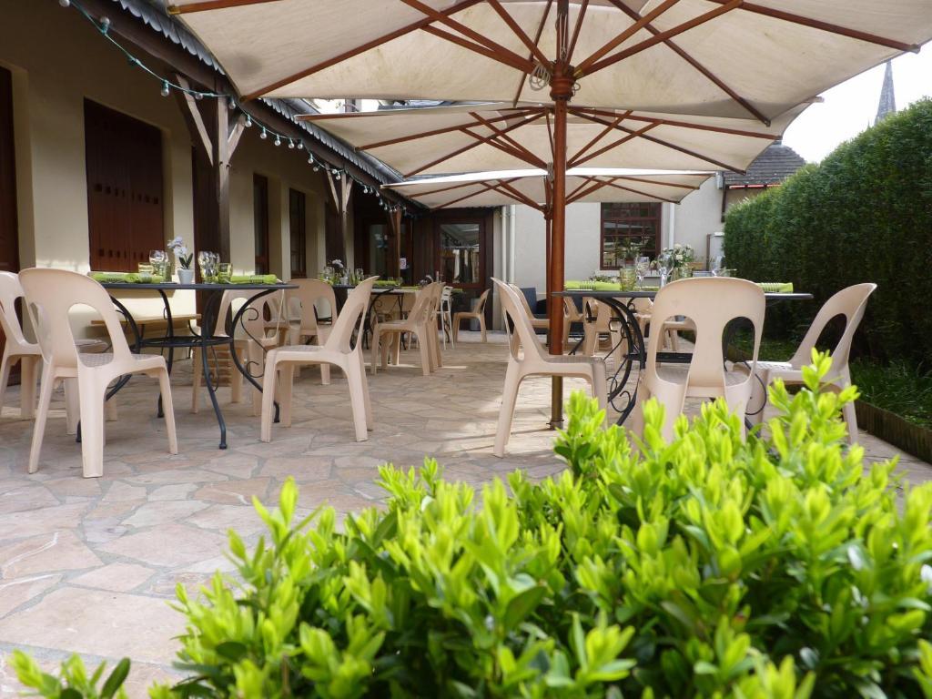 Hotel-Restaurant La P'Tite Auberge Lillebonne Екстериор снимка